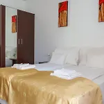 Rozmaring Apartmanhaz *