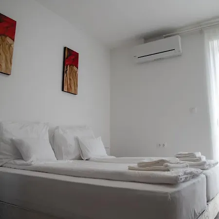 Rozmaring Apartmanhaz *