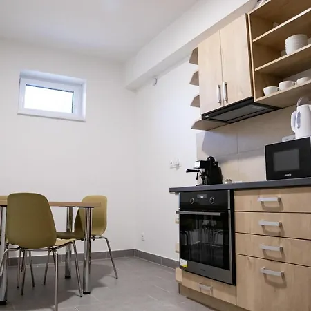 Rozmaring Apartmanhaz * Morahalom