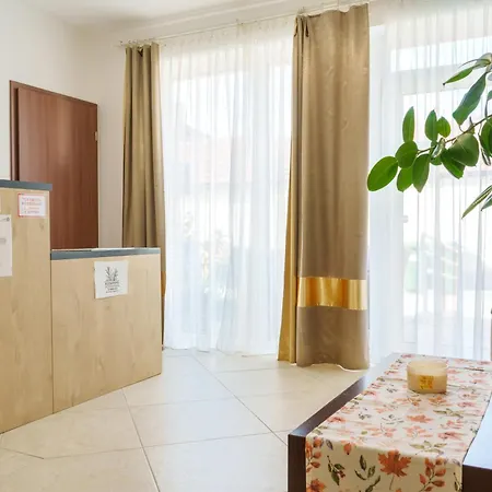 Rozmaring Apartmanhaz Mórahalom