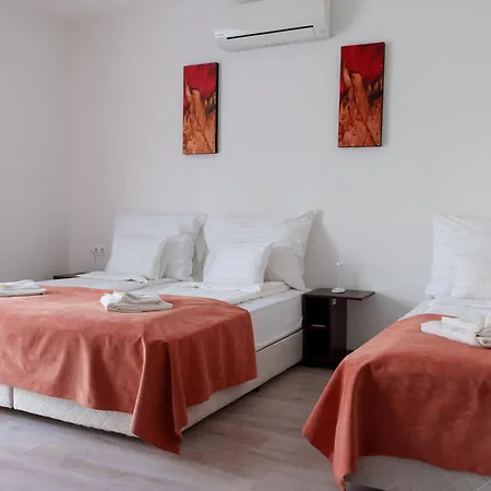 Rozmaring Apartmanhaz *