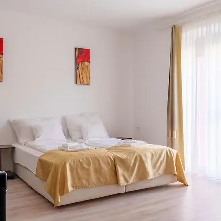 公寓 Rozmaring Apartmanhaz Mórahalom